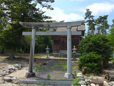竹島の諏訪神社殿前