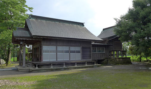 上越市駒林の剱神社社殿側面全景
