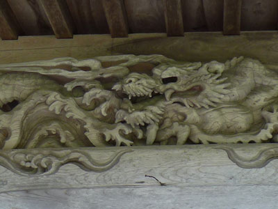 村上市寺尾神社拝殿の彫刻