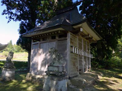 広神村小平尾の十二神社社殿