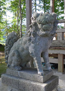 広神村小平尾の諏訪社狛犬（吽）