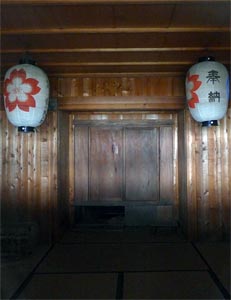 弥彦村荻野の神明社社殿内部