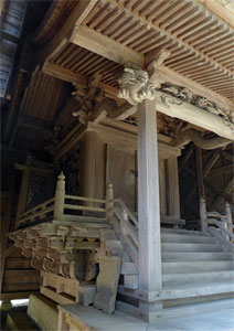 旧巻町稲島の八幡神社本殿