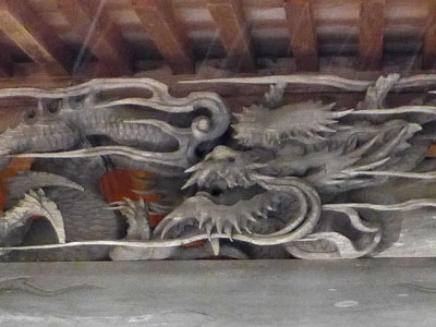 五泉市大蔵の稲荷社拝殿の彫刻