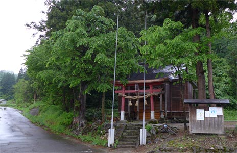 三条市葎谷の熊野神社社頭