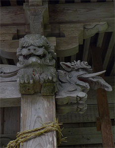 三条市濁沢の山神社拝殿木鼻（右）