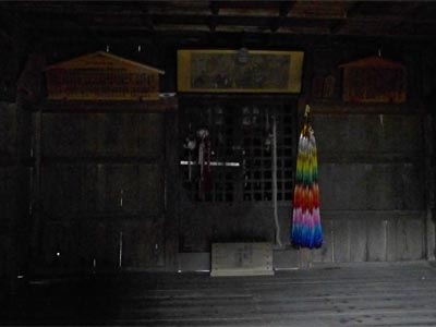 三条市長野の山神社拝殿の内部