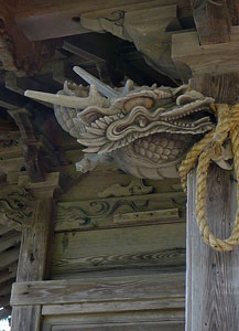 村上市桃川の桃川神社拝殿向拝柱木鼻
