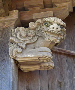 村上市小口川の大山祇神社拝殿向拝の彫刻（右木鼻）