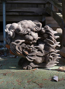 阿賀野市村岡の熊野若宮神社拝殿向拝木鼻（右）