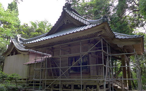 阿賀野市村岡の熊野若宮神社社殿