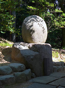 旦飯野神社の御神霊石