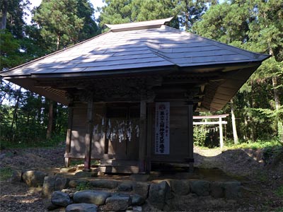 阿賀野市山寺の諏訪神社社殿