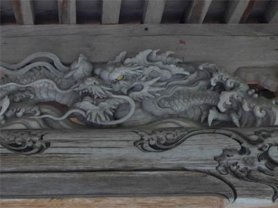 阿賀野市山寺の諏訪神社拝殿の向拝彫刻
