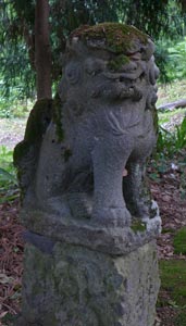 長岡市一之貝の諏訪神社狛犬（左）