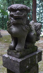 長岡市一之貝の諏訪神社狛犬（右）