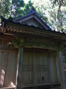 山熊田浅間神社の社殿向の彫刻