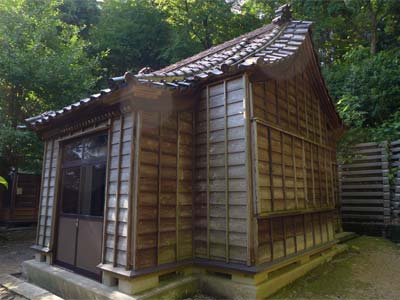 刈羽村滝谷新田の諏訪社社殿