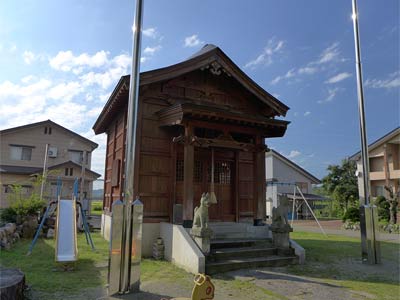魚沼市徳田の稲荷神社社殿