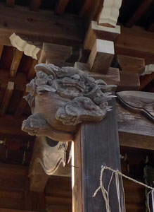 神明赤崎神社拝殿向拝柱彫刻