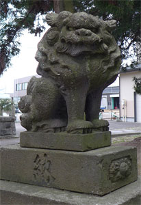 三条市善久寺の神明諏訪神社の狛犬（吽形）