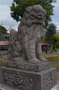三条市東光寺の諏訪神社狛犬（吽形）