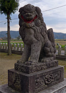 三条市東光寺の諏訪神社狛犬（阿形）