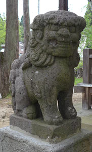 長岡市栃尾泉の津島神社狛犬（吽形）