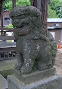 長岡市栃尾泉の津島神社狛犬（阿形）