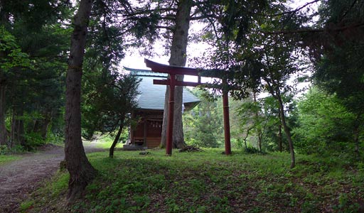 見附市栃窪町の白山神社全景
