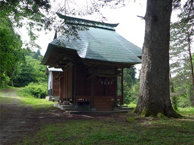 見附市栃窪町の白山神社社殿