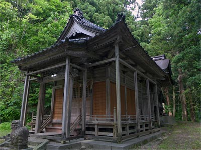 見附市椿澤町の白山神社拝殿