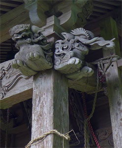 見附市田井の諏訪神社拝殿の彫刻