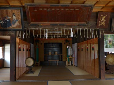 乙子神社拝殿内部