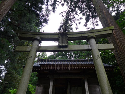 阿賀町黒岩の諏訪神社鳥居