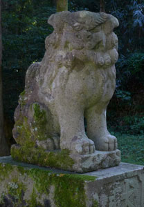 出雲崎町吉川の神明社狛犬（吽形）