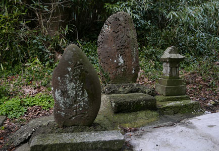 佐渡市深浦の白山神社境内石碑