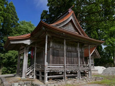 三条市名下の熊野神社社殿