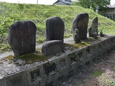 三条市名下の熊野神社境内