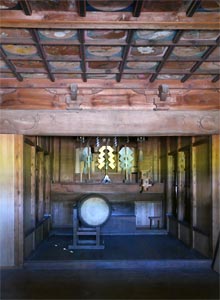 旧板倉町針の諏訪神社拝殿内部