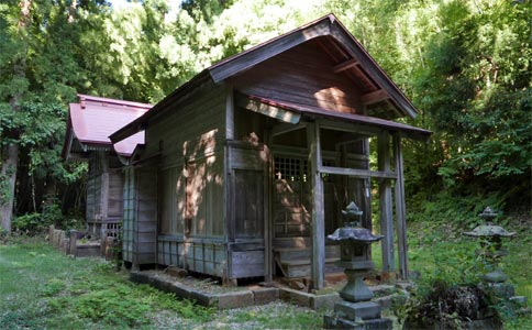 柿崎区岩野の平山神社社殿
