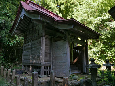 柿崎区岩野の平山神社本殿