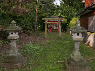 旧大潟町長崎の三宮神社参道