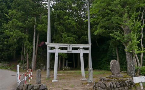 旧牧村桜滝の櫻滝神社社頭