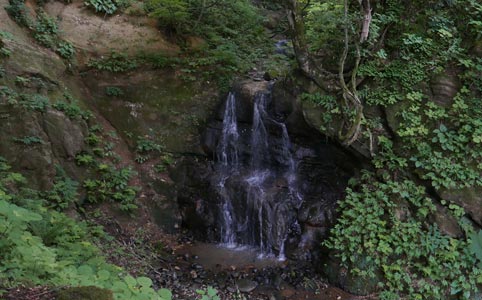 旧牧村桜滝の櫻滝神社の滝