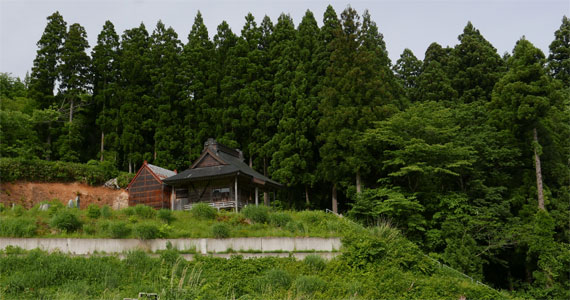 旧黒川村須巻の河内神社遠景