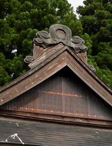 河内神社社殿屋根