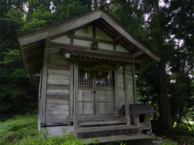 旧黒川村小長谷の久氏神社拝殿