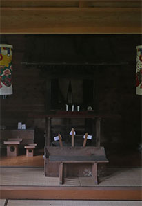 旧黒川村小長谷の久氏神社拝殿内部