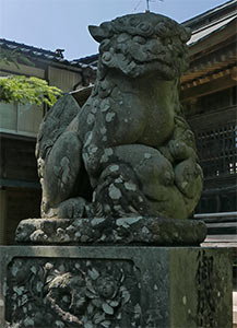 新道の鵜川神社境内狛犬
